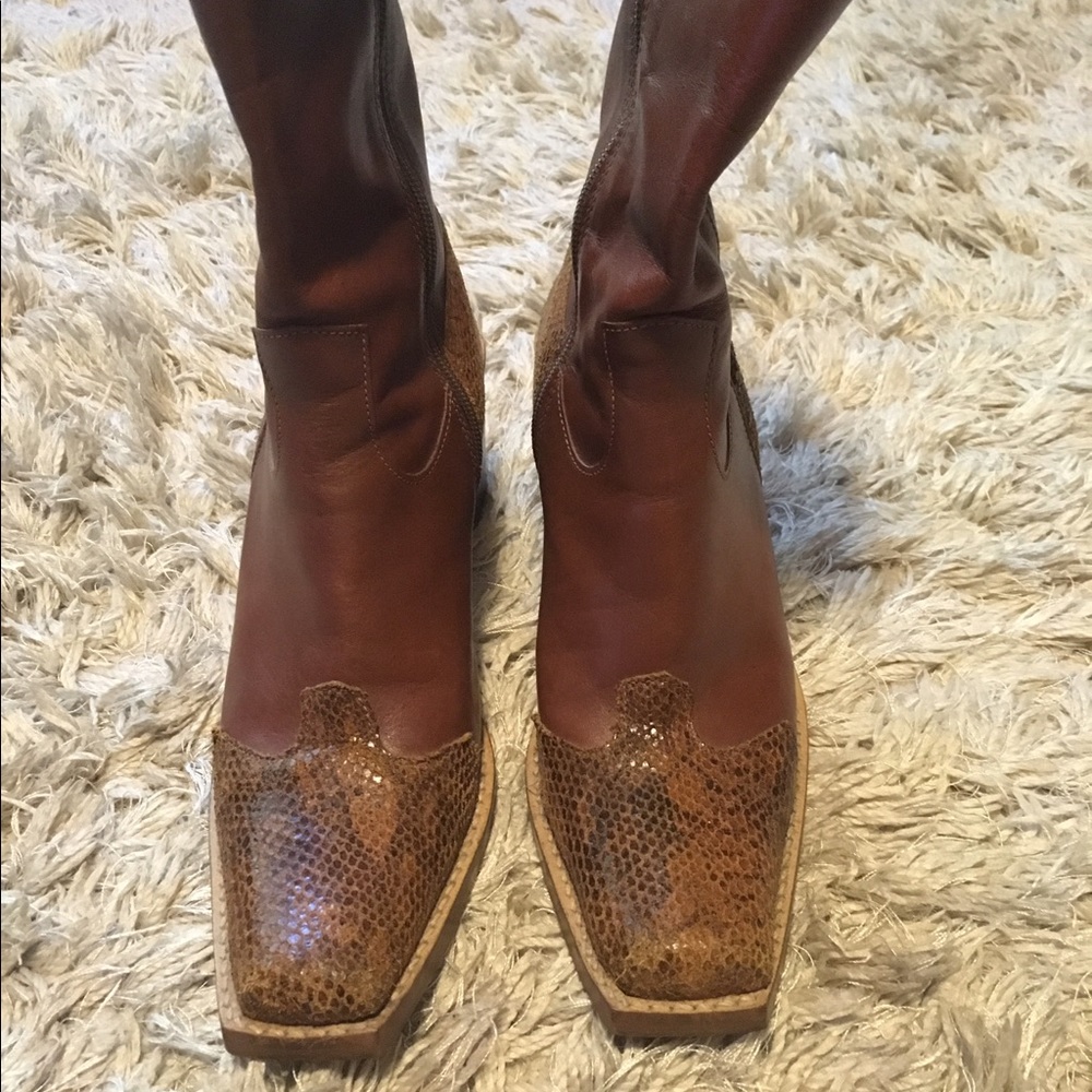 🐍 snakeskin boots
