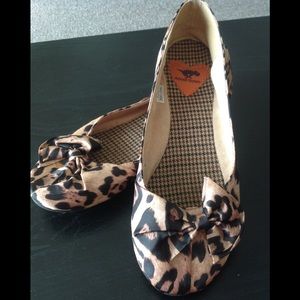 Rocket Dog leopard print flats