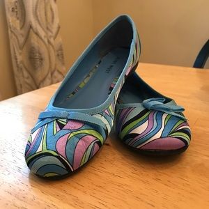 Fun multicolor Nine West flats. Size 9