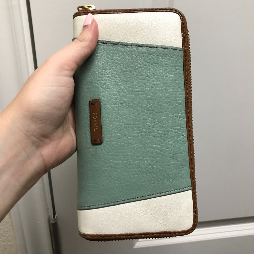 Fossil Sydney RFID Zip Clutch Wallet