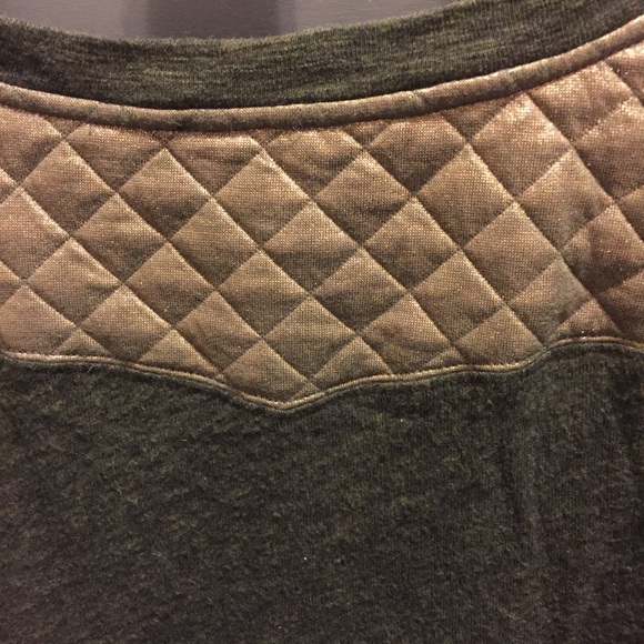 🔴 Casual Cute Olive Green Sweatshirt GUC - Picture 3 of 5