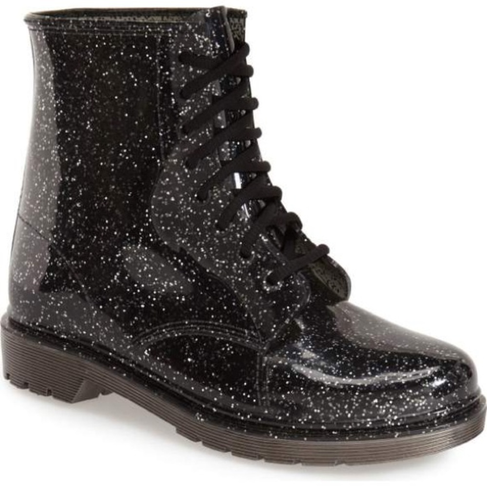 Lace up rain boot