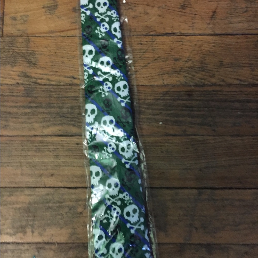 NEW MENS TIE SKULLS PIRATE HALLOWEEN & EVERYDAY