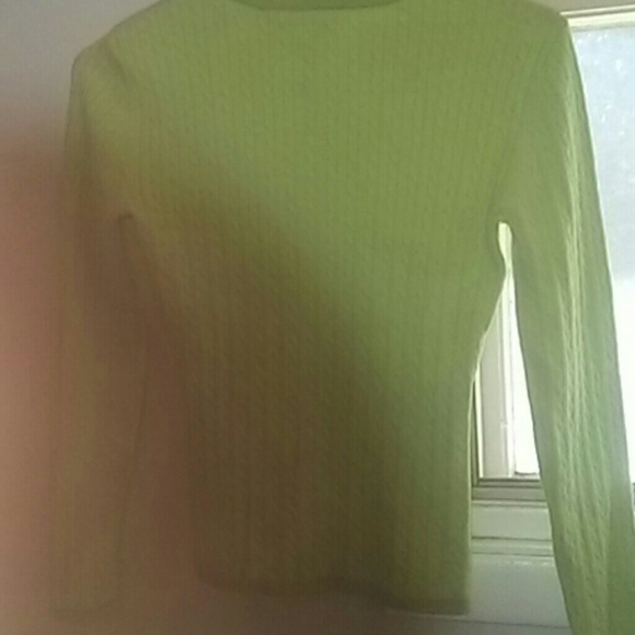 I am selling a sweater. - Picture 2 of 4
