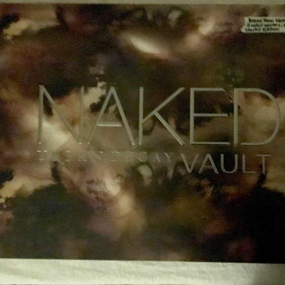 Urban Decay Naked Eyeshadow Palette Vault LE! RARE - Picture 3 of 3