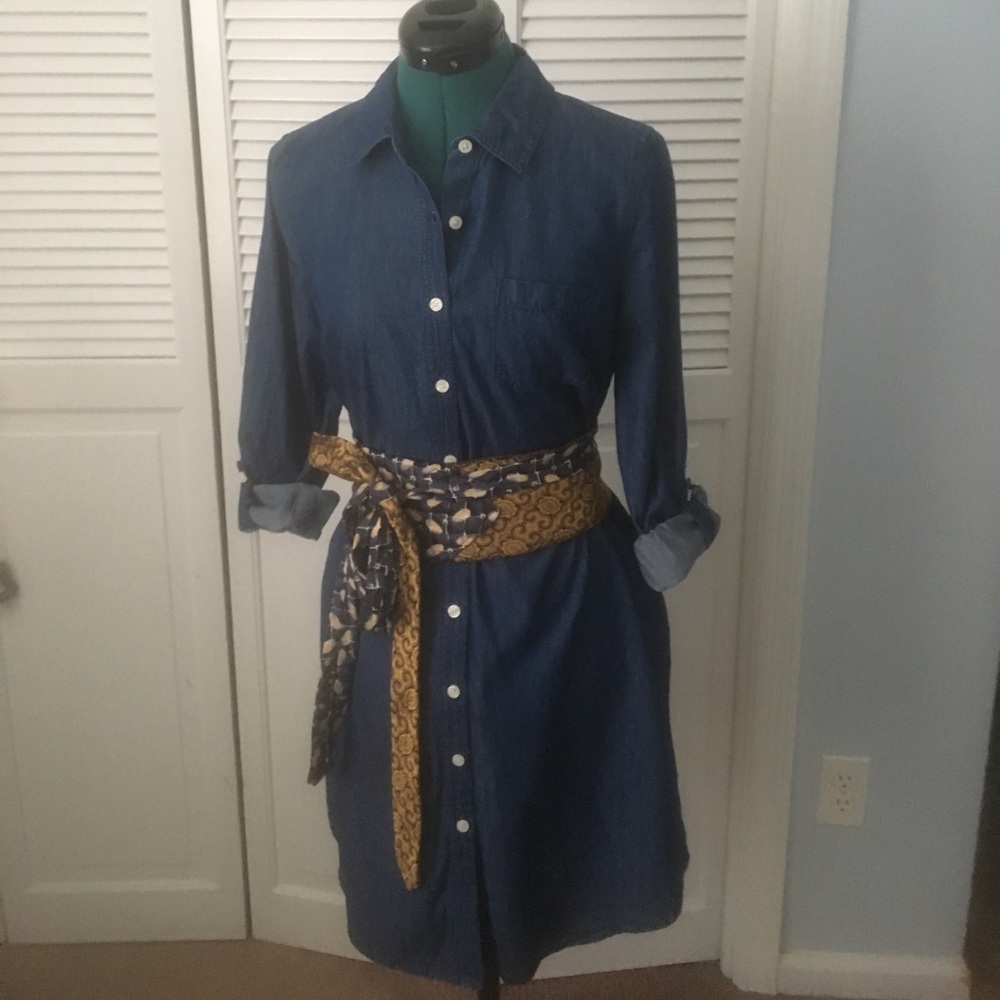 Crown & Ivy lightweight denim dress with pockets.