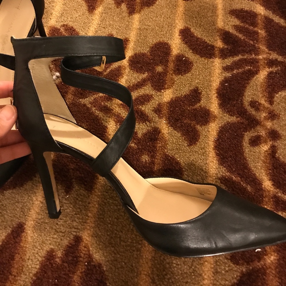 Black pumps