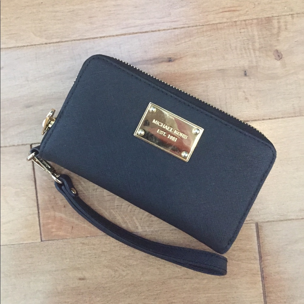 Michael Kors wallet!! Super chic