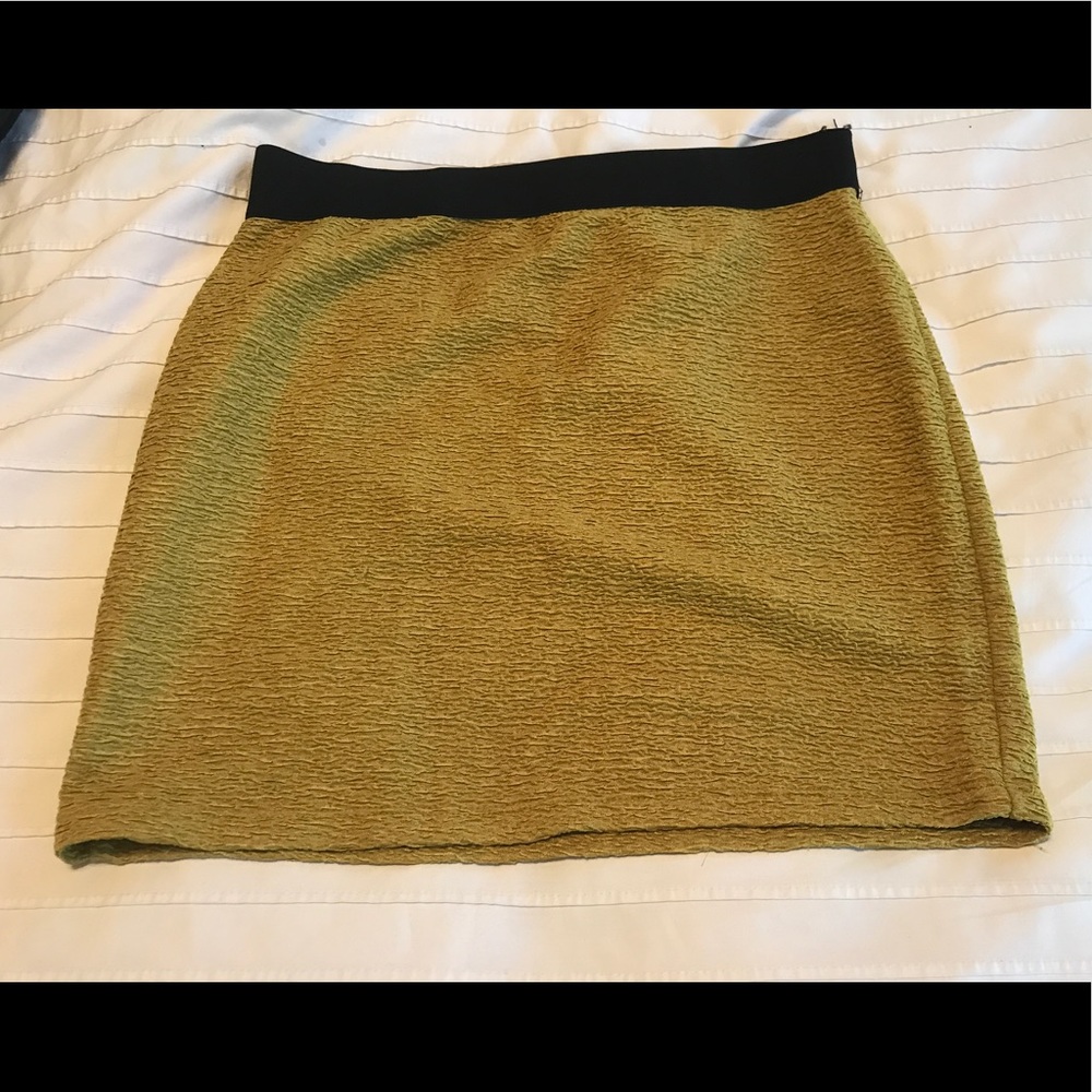 🍒Gold/olive stretch mini skirt 🍒