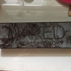 Naked Smokey Pallet