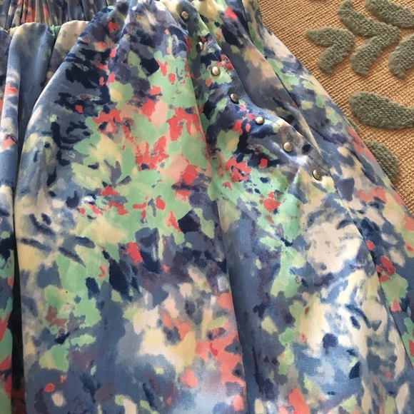 Skirt - Picture 2 of 2