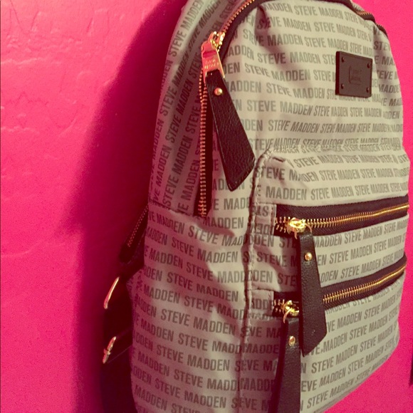 🎉HP🎉 Steve Madden Logo Backpack with Bonus - Picture 3 of 8