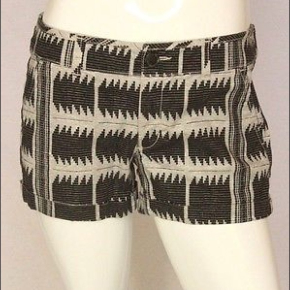 ❤️AMERICAN EAGLE Tribal print black & grey shorts