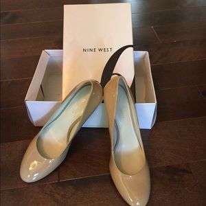 Nine West Caress Taupe/Beige Pumps 8 M