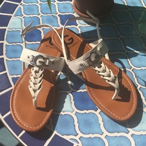G by GUESS LIBERTY T- STRAP SANDALS SZ 8.5
