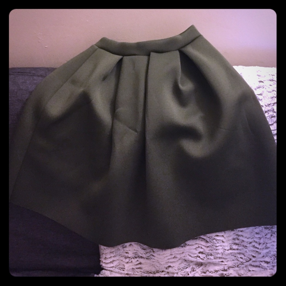 Super cute pleated skirt