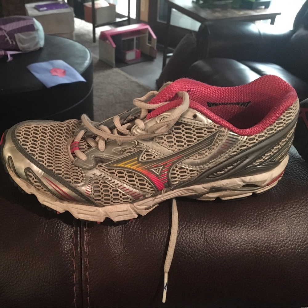 Mizuno wave rider 12 size 9