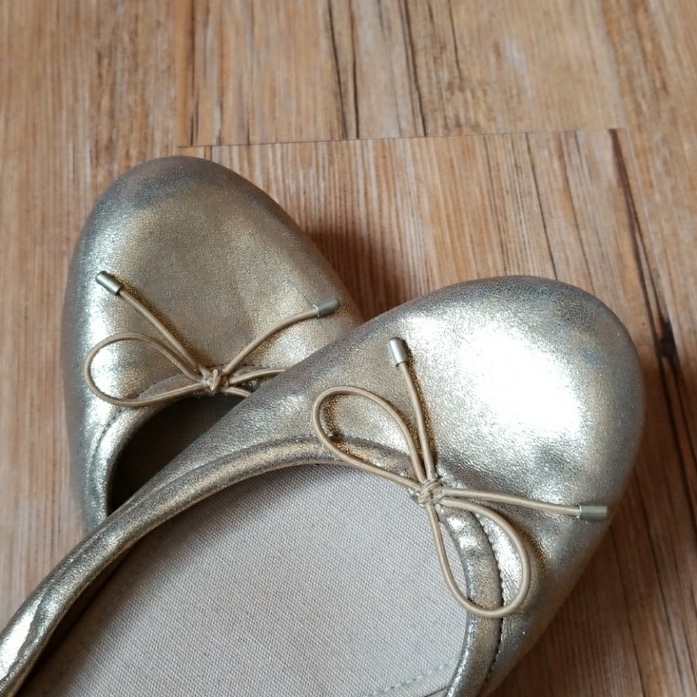 ❌Anne Taylor Gold Ballet Flats with Bow