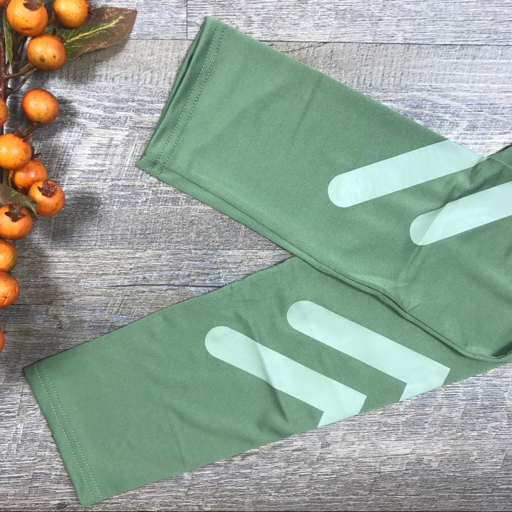 Green Fitness Leggings - Picture 5 of 7