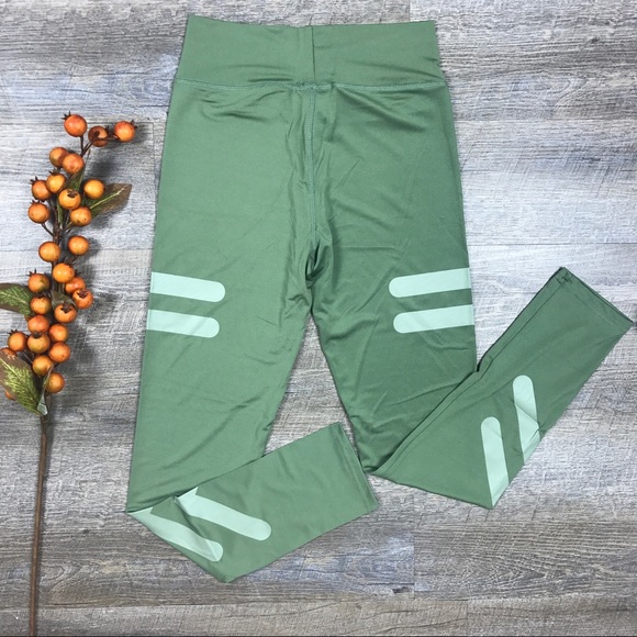 Green Fitness Leggings - Picture 3 of 7