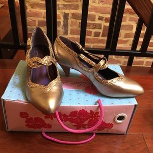 Gold kitten heels/pumps with glitter accents
