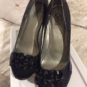 Carlos Santana black paten leather heels