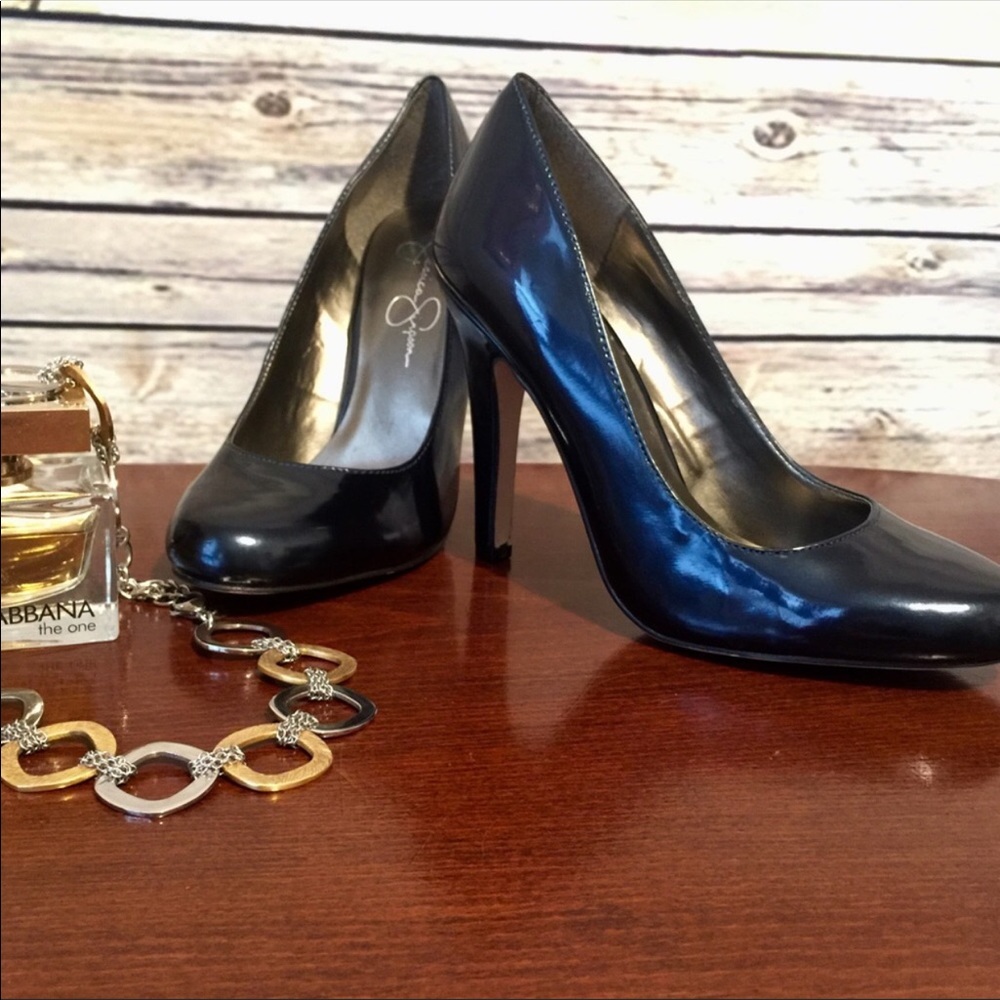 Jessica Simpson navy pumps
