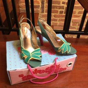 Green heels with leaf details