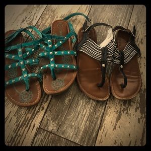 2 little girls sandals who like variety