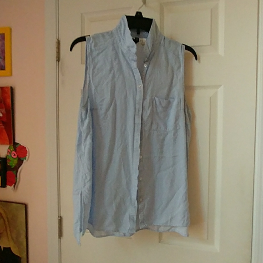 Sleeveless button up shirt