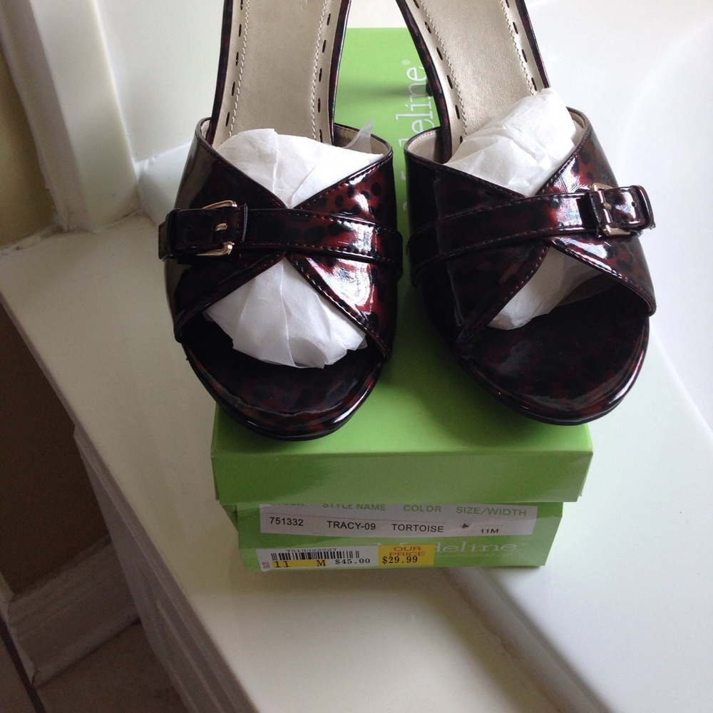 Size 11 Black & Brown heels