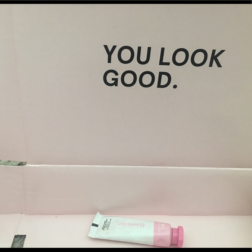 Glossier Cloud paint puff