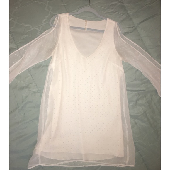 Peppermint L Swiss dot split sleeve shift dress 😍 - Picture 2 of 9