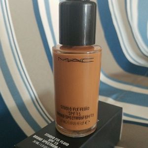 MAC Studio Fix Fluid SPF 15 Foundation (30 ML/1 OZ