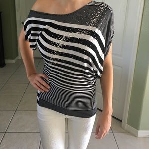 Off the Shoulder Black and White Top Sz Small