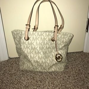 Michael Kors handbag & matching wallet.