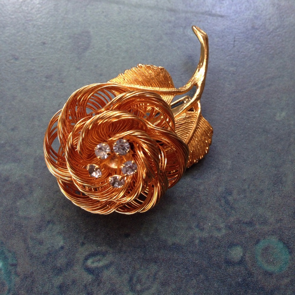 Gold Plated Wire Rose Brooch