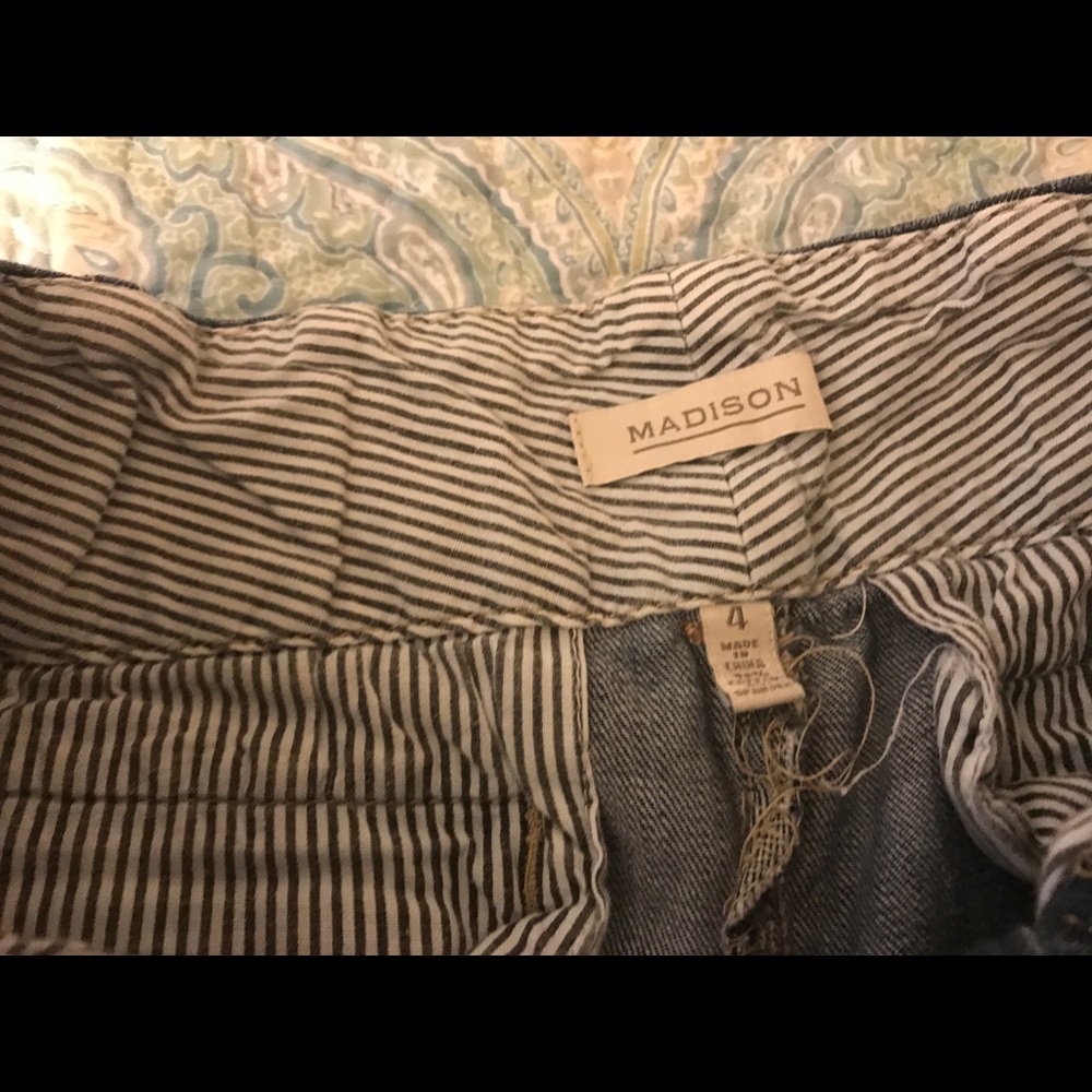 Madison Shorts - Picture 2 of 3