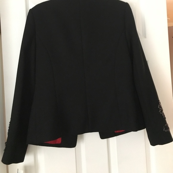 Black jacket w/ beautiful detailing - Picture 4 of 6