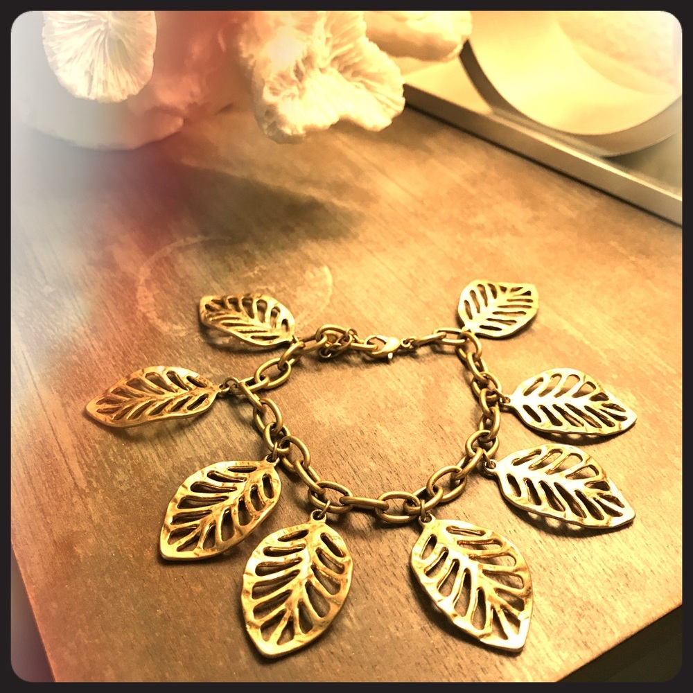Gold time leaf bracelet