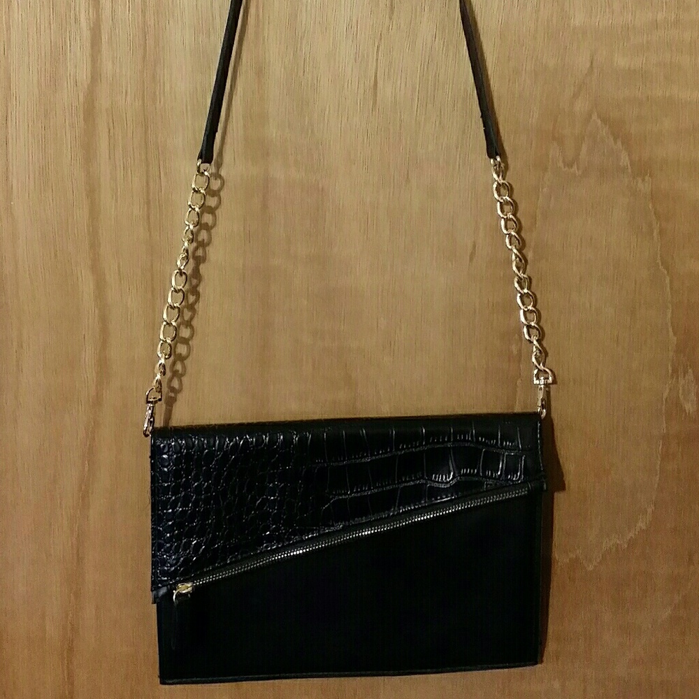 Okpta cross body or clutch purse.