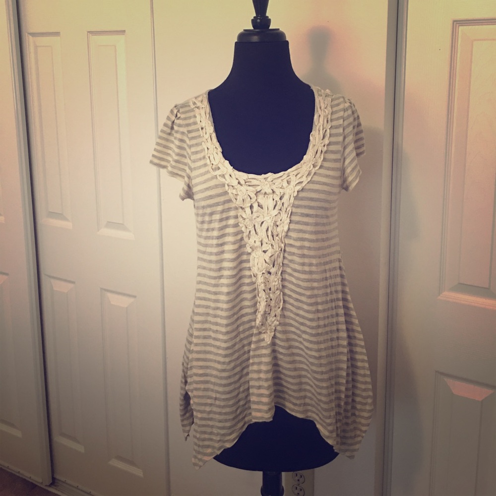 Francesca's striped & detailed Top w/ back cut out