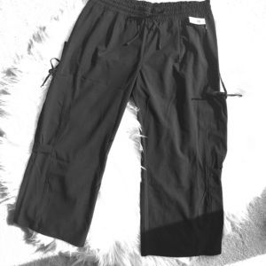 NWT Gap Body Fit Capri Pants. Sz M.