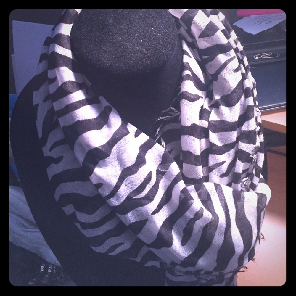 Guess zebra light weight scarf