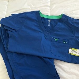 NWT Med Couture Scrub Set - Sz M - Royal Blue!