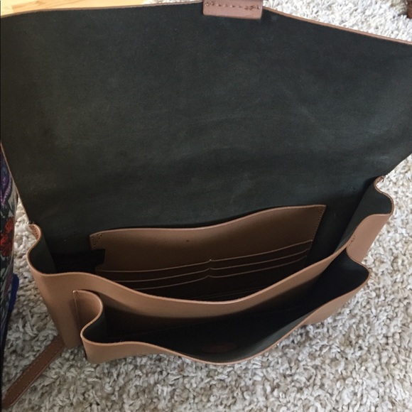 Vince Camuto 100% Leather Crossbody Bag - Picture 7 of 8