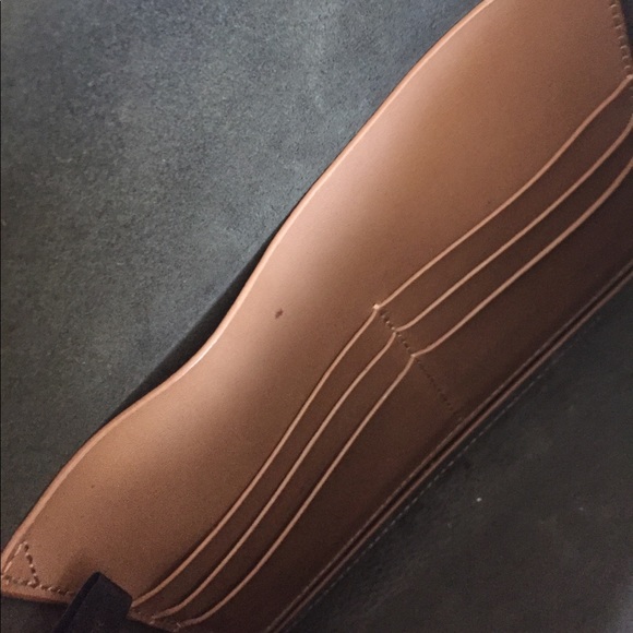 Vince Camuto 100% Leather Crossbody Bag - Picture 8 of 8