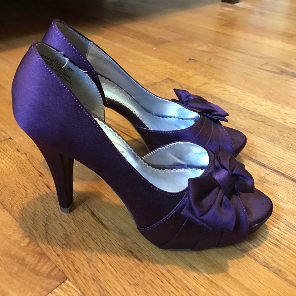 🔥 Sale! Michaelangelo Maribelle Pumps in Plum 🔥