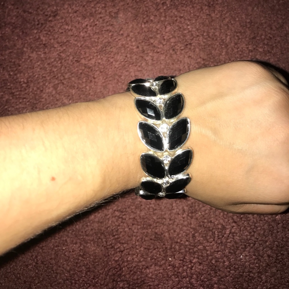 Black leafy bracelet