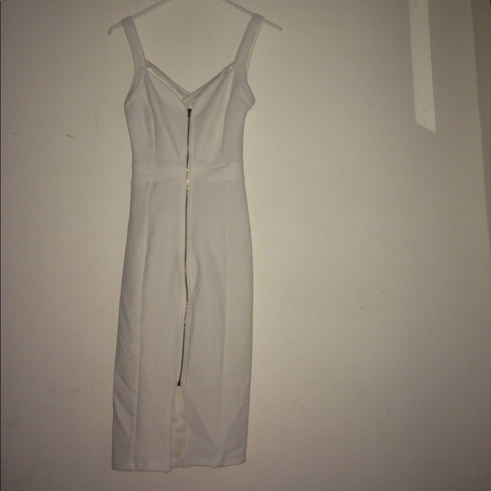 Mini white dress with crossed back straps